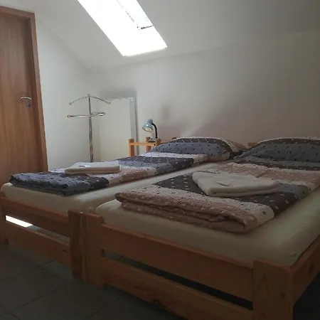 Na Podlesi Ve Zlate Korune