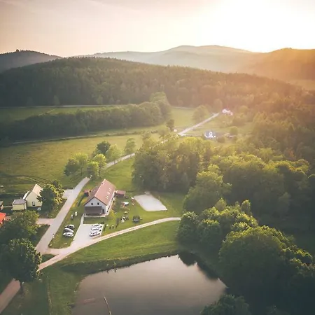 Konukevi Na Podlesi Ve Zlate Korune Zlatá Koruna