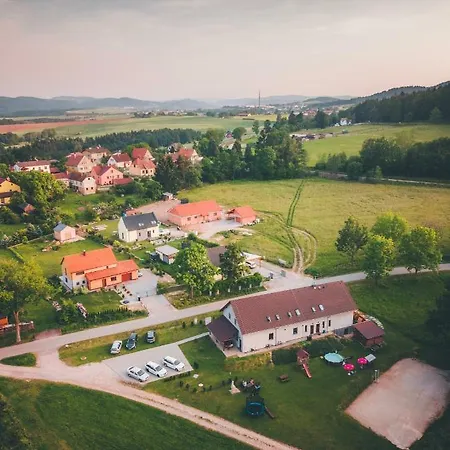Na Podlesi Ve Zlate Korune