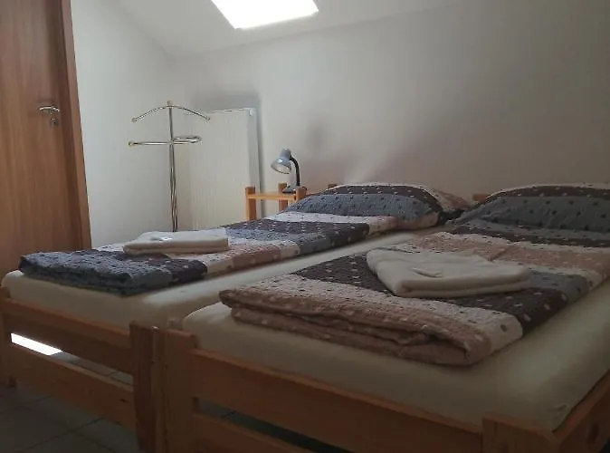 Na Podlesi Ve Zlate Korune