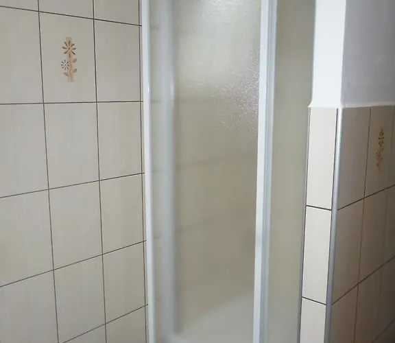 Na Podlesi Ve Zlate Korune Konukevi 3*